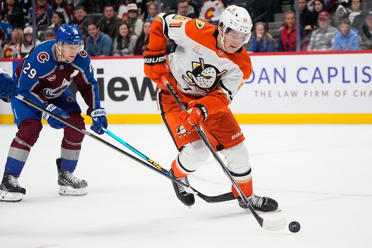 The Flyers went for it in their quest for Leo Carlsson (right), but the net result was just another quest.