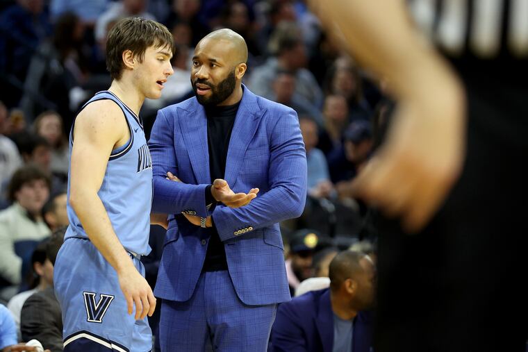 Villanova coach Kyle Neptune (right) talks with guard Brendan Hausen during a timeout in the rout of Seton Hall.