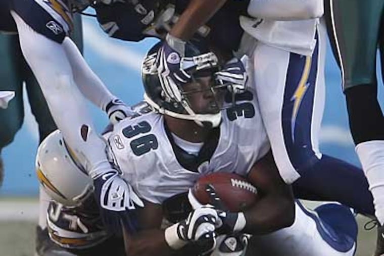 Brian Westbrook suffered his second concussion in three weeks during the Eagles' loss in San Diego. (Ron Cortes/Staff Photographer)