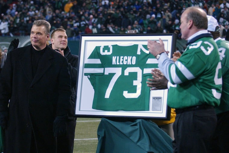 New York Jets' Joe Klecko, left, had his jersey retired Sunday, Dec. 26, 2004, at Giants Stadium in East Rutherford, N.J.