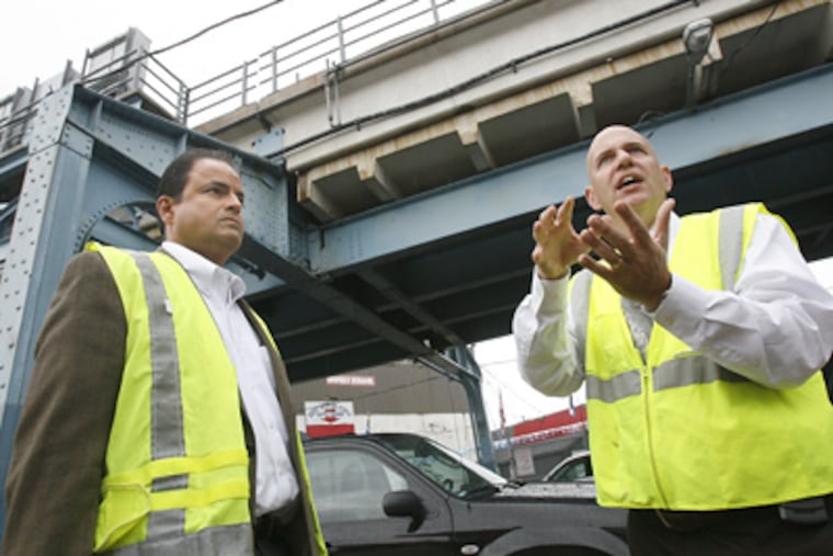 Ed LaGuardia (left) and Jeffrey Knueppel talk about problems on the Frankford El near the Erie-Torresdale station. (Charles Fox / Staff Photographer)