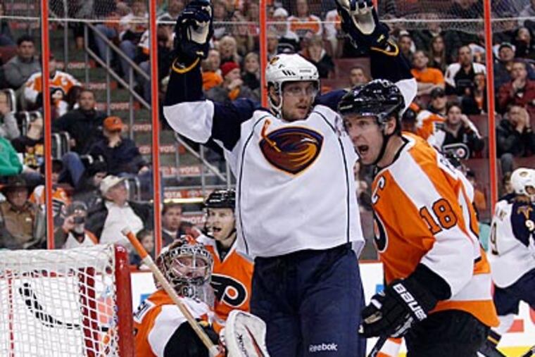 The Flyers fell to the Thrashers, 1-0, at the Wells Fargo Center on Thursday. (Yong Kim/Staff Photographer)