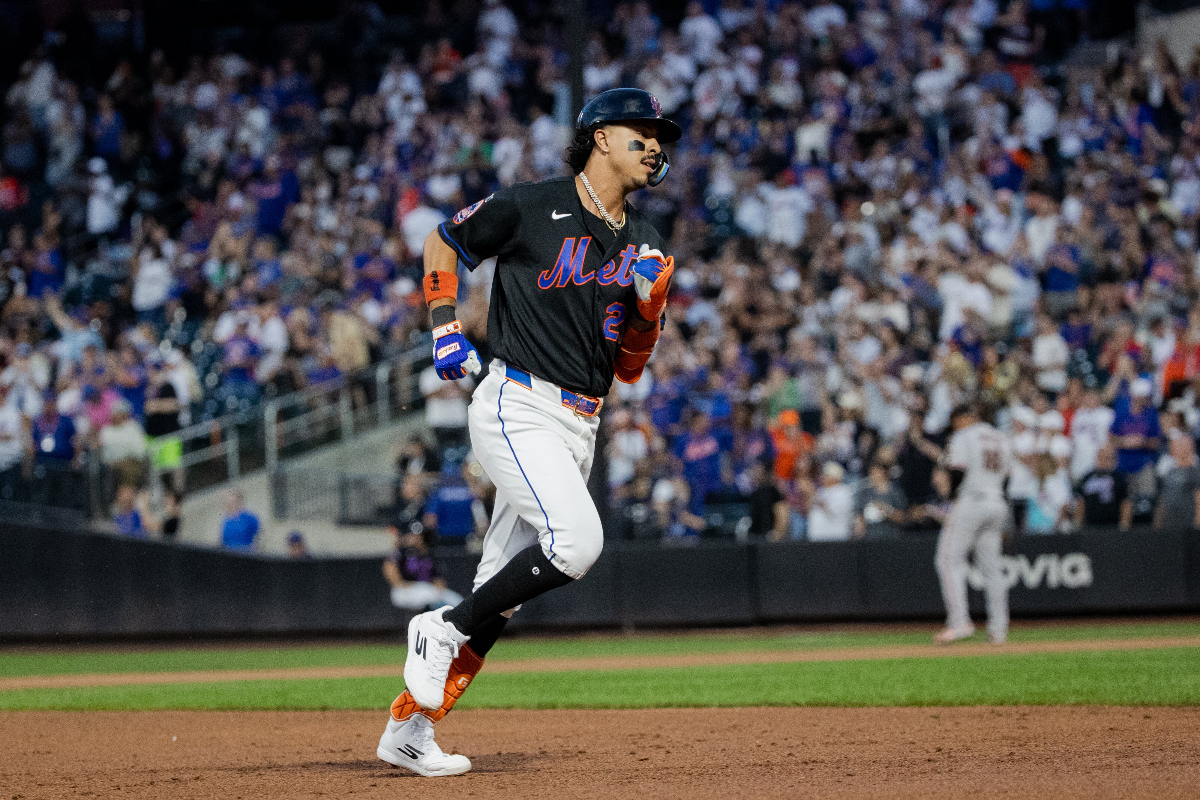 Alvarez's two homers lead Mets past Giants with power display