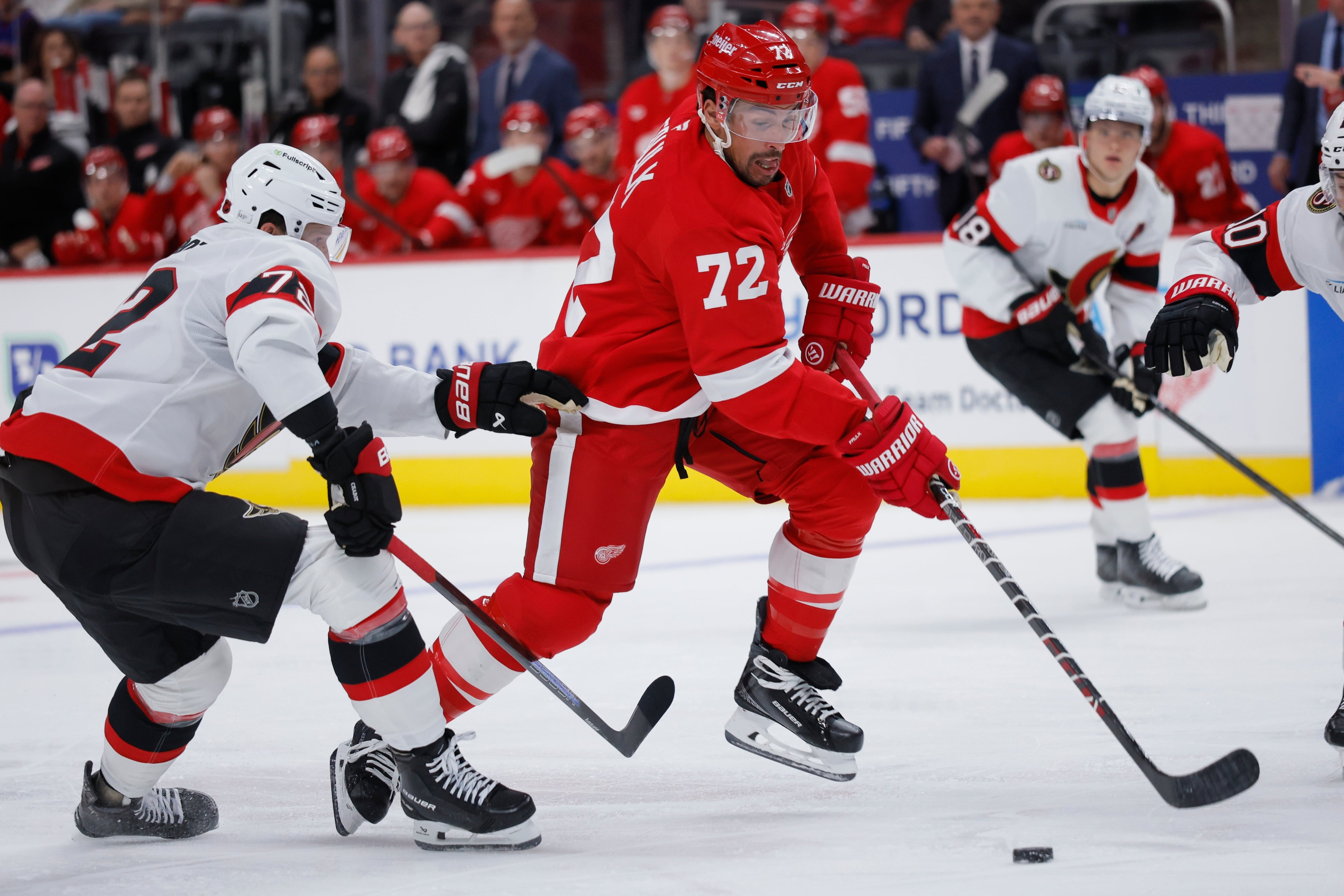 Larkin scores in return to lineup as Red Wings deal Senators 1st loss of the season 5-3