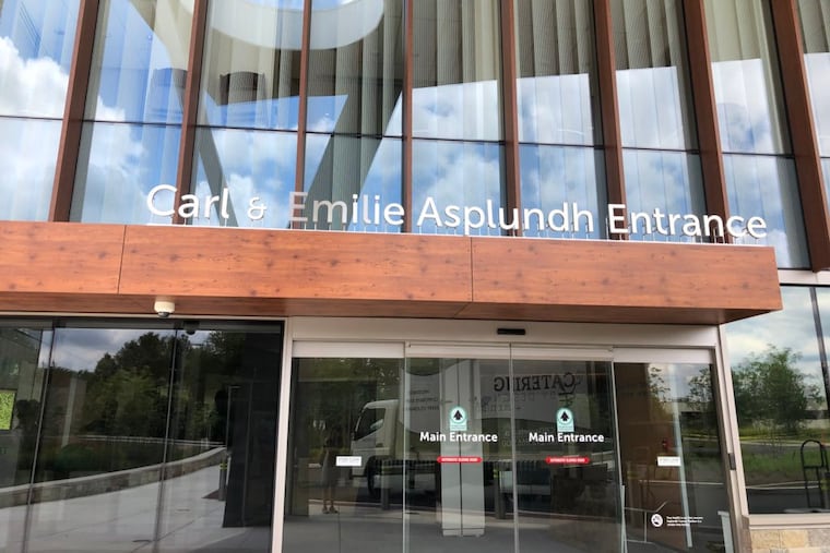Entrance to the Asplundh Cancer Center.