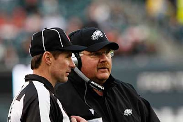 Coach Andy Reid (right) talks with head linesman Ken Payne (left). (Michael S. Wirtz / Staff Photographer)