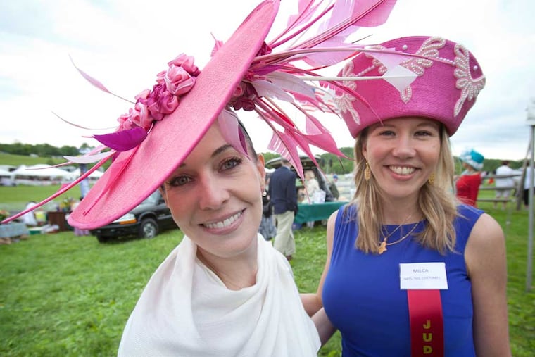 Tiffany Arey, left, and Milica Schavio show off their race-day finery. ( ED HILLE / Staff Photographer )