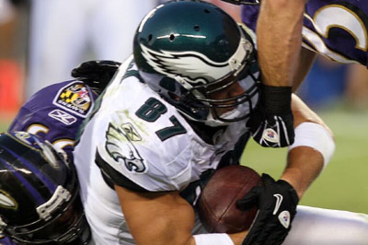 Eagles tight end Brent Celek catches a three-yard touchdown pass in the first quarter. (Yong Kim/Staff Photographer)