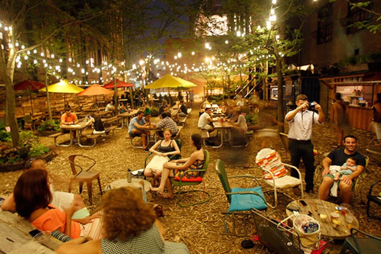 The PHS Pop Up Beer Garden at 313 S. Broad St. ( Yong Kim / Staff Photographer )