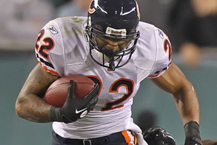 The Eagles defense struggled to contain Bears running back Matt Forte. (Michael Bryant/Staff Photographer)