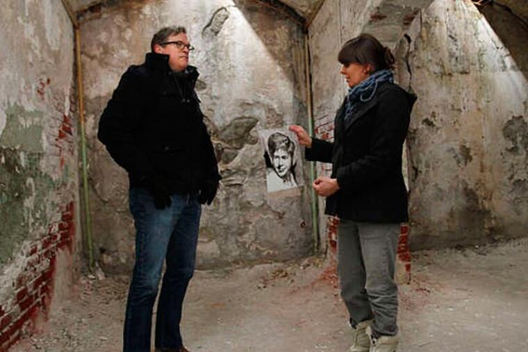 Artist Cindy Stockton Moore with Sean Kelly at Eastern State Penitentiary, among museums in the program. (MICHAEL S. WIRTZ / Staff)