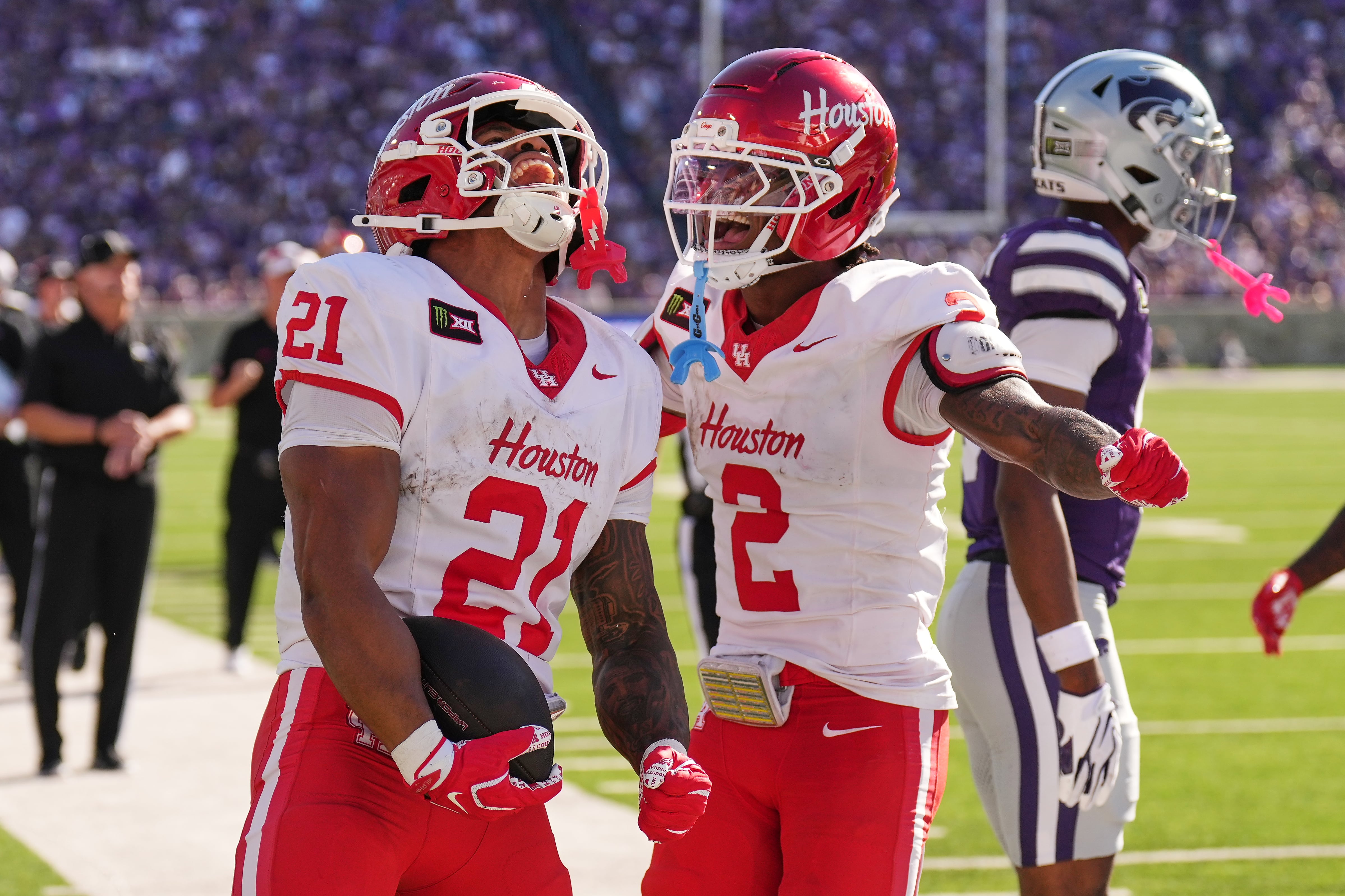 Weigman throws 4 TD passes to Overmyer in No. 22 Houston's 35-16 win over Kansas State