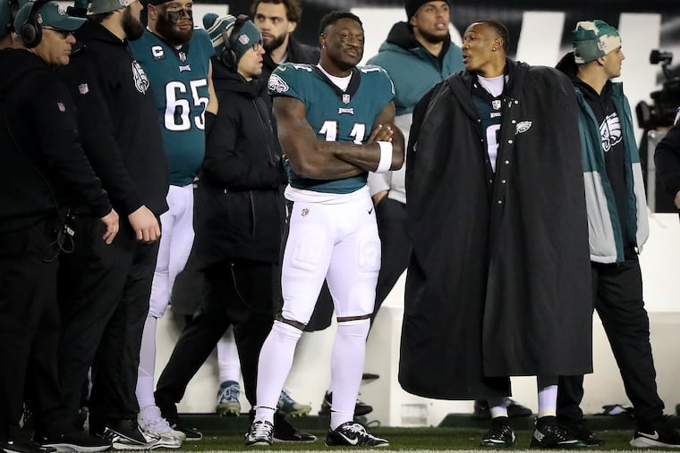 Eagles wide receivers A.J. Brown (left) and DeVonta Smith talk on the sideline as time runs down in the 38-7 rout of the Giants.