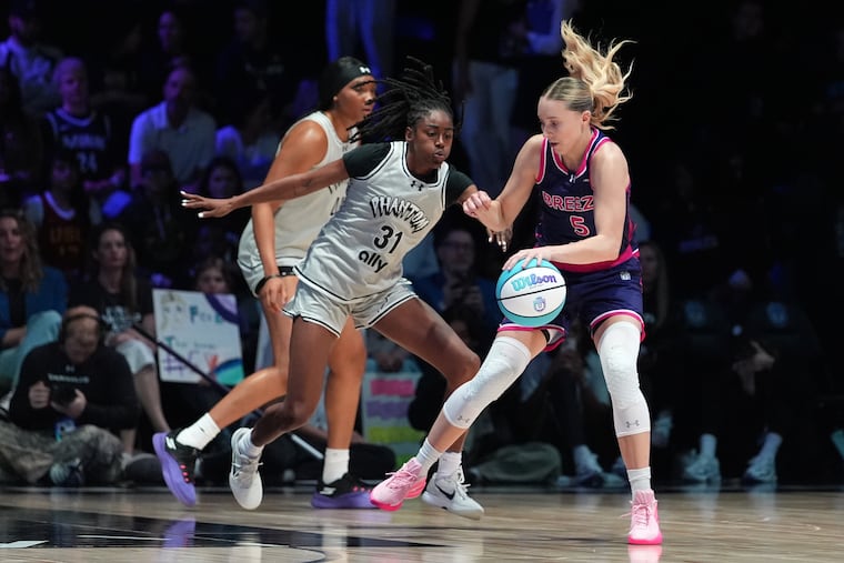 Breeze BC guard Paige Bueckers (5) is defended by Phantom BC guard Tiffany Hayes (31) in their Unrivaled 3-on-3 basketball game, Monday, Jan. 5, 2026, in Medley, Fla. (AP Photo/Rebecca Blackwell)