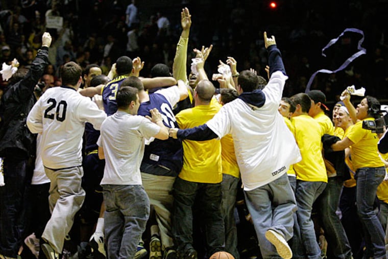 La Salle Fans swarm the crowd after their upset of St. Joe's om 2008. (Ron Cortes/Staff file photo)
