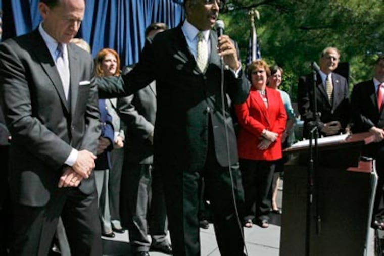 Michael Steele, Republican National Committee chairman, pulls forward U.S. Senate candidate Pat Toomey at the rally in Blue Bell. (Alejandro A. Alvarez / Staff Photographer)