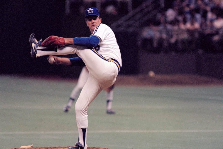 Gaylord Perry delivers a pitch for the Seattle Mariners during his 300th major-league victory on May 6, 1982.