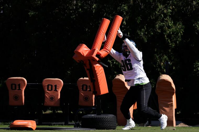 Eagles defensive end Derek Barnett works on his tackling during a practice.