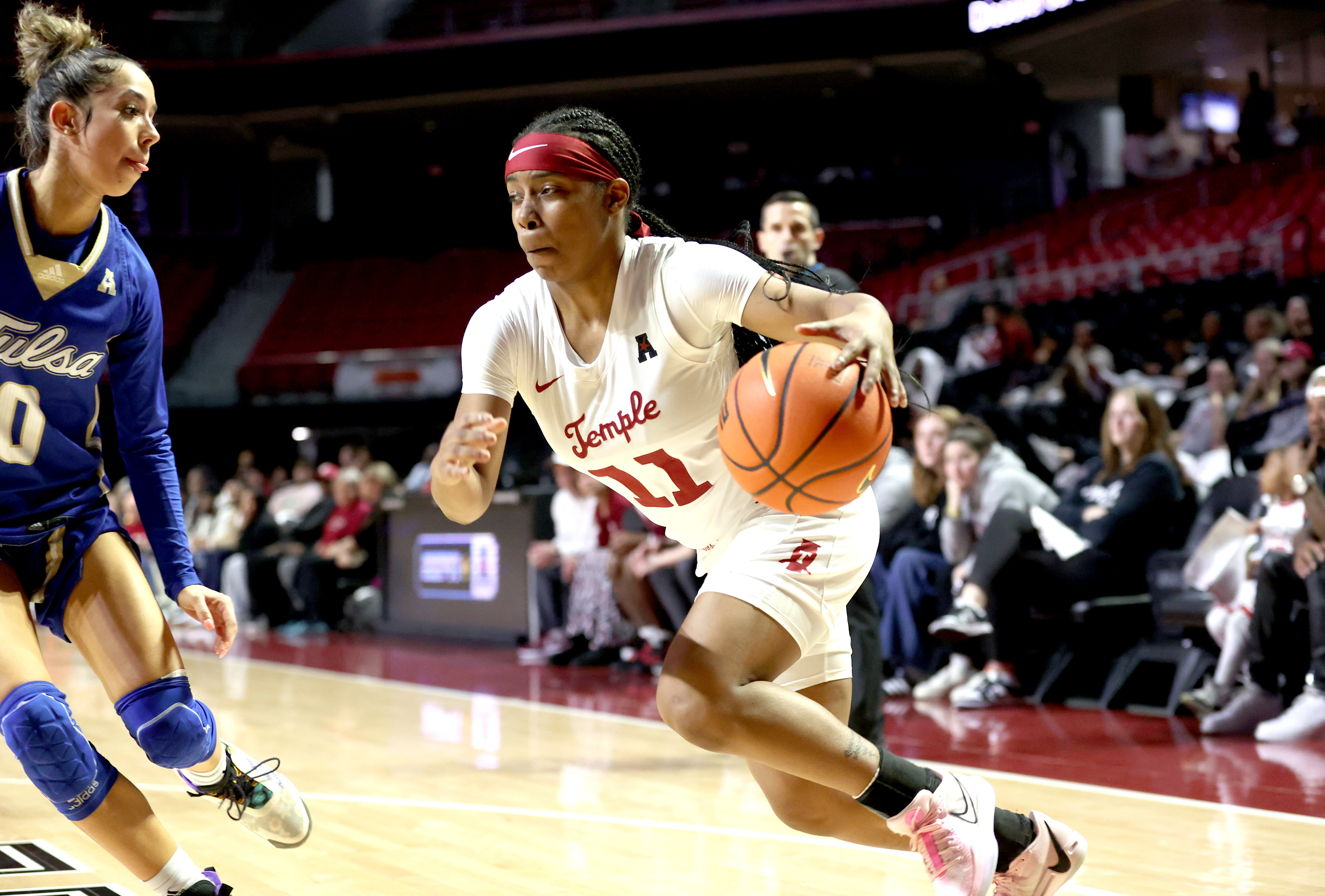Tristen Taylor finished with 19 points to help lead Temple to its first win of the season.