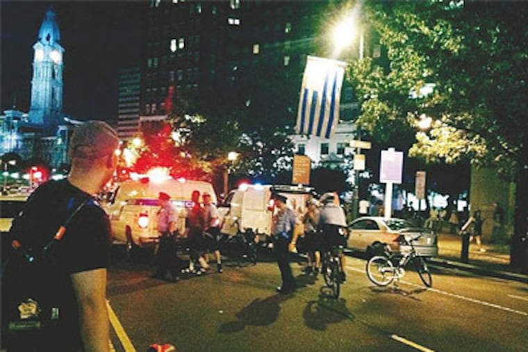 This was the chaotic scene about 10 p.m. Wednesday on the Ben Franklin Parkway between 16th and 17th streets after three teens were shot near 17th and JFK Boulevard. (Julie Shaw / Staff)