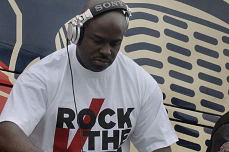 Flexmaster Flex performs for a small crowd outside the Wachovia Center (Jonathan Wilson/Staff)