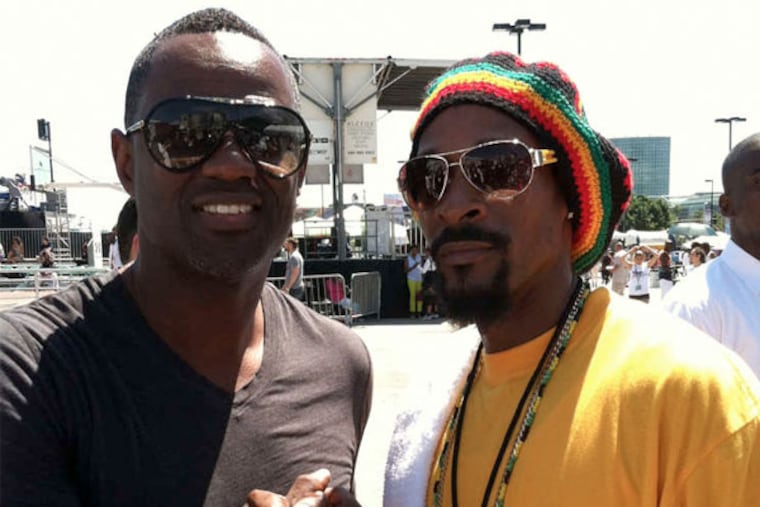 Snoop Lion (nee Dogg) look-alike Lawrence Johnson (right) fooled singer Brian McKnight at the BET Awards last month.