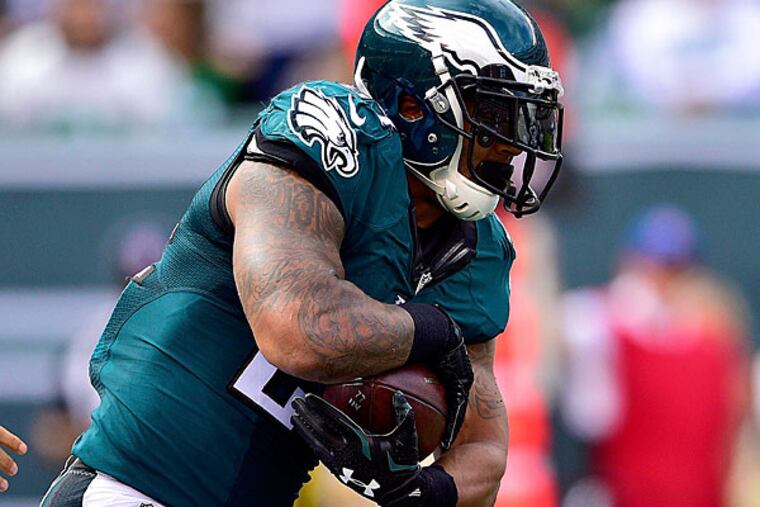 Philadelphia Eagles running back Ryan Mathews (24) runs the ball against the New York Jets during the first quarter at MetLife Stadium.