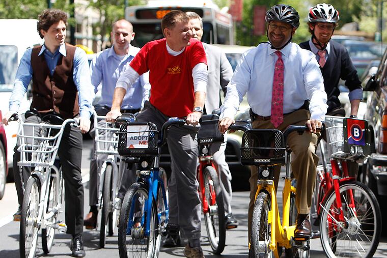 Nutter with bike-share vendors. DAVID MAIALETTI / Staff Photographer