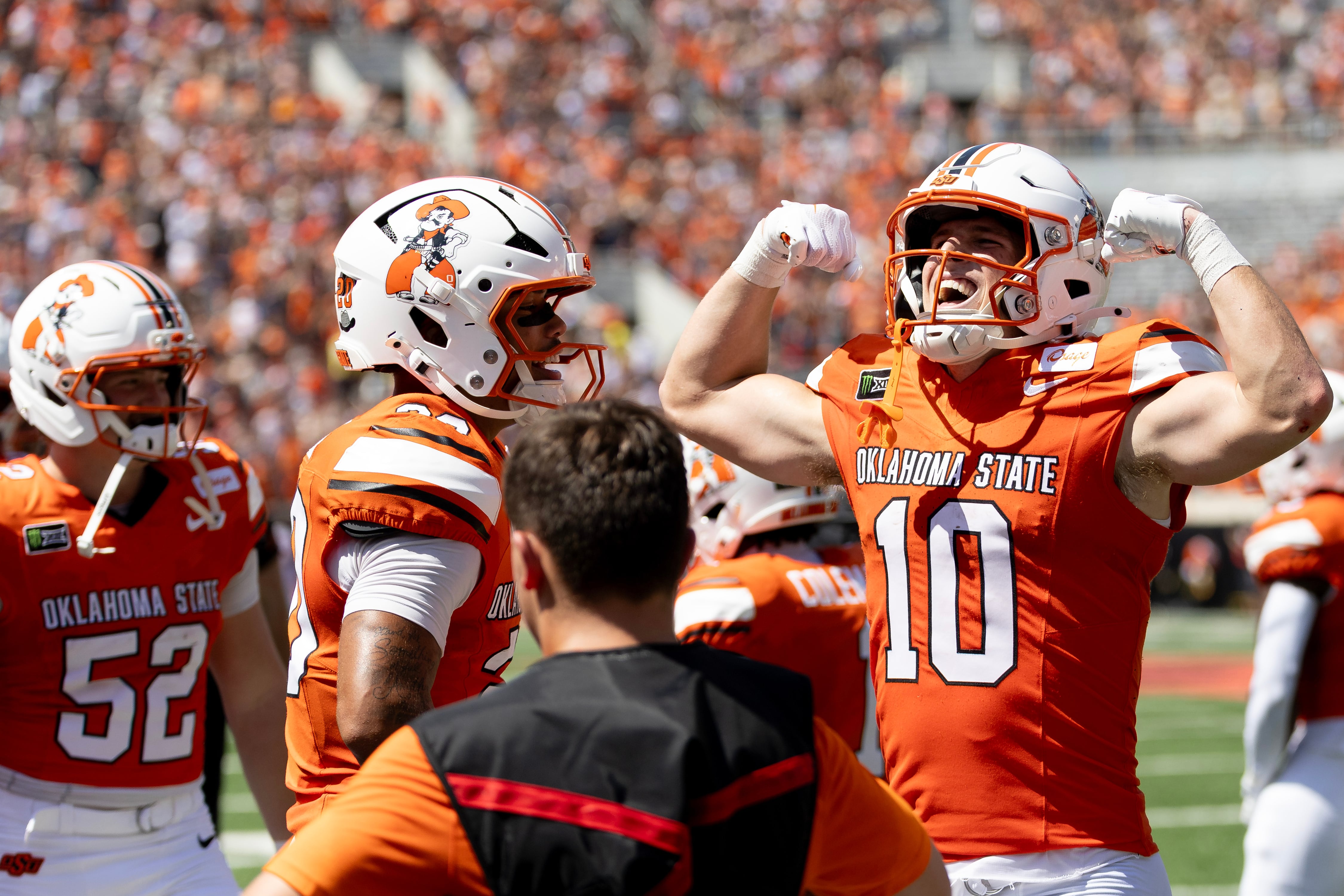 Oklahoma State knocks off No. 6 Oregon 39-31 for first major upset of the season