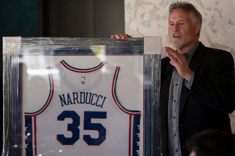 Sixers coach Brett Brown honored Inquirer sportswriter Marc Narducci for his 35 years of reporting during a media lunch Wednesday.