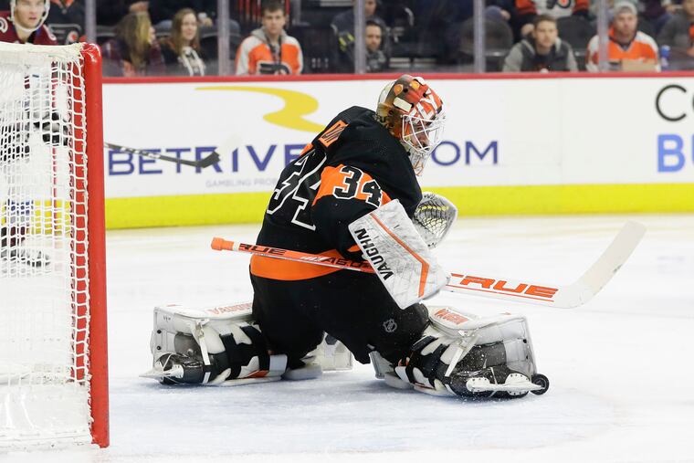 Flyers goaltender Alex Lyon makes a kick save during the first period on Saturday.