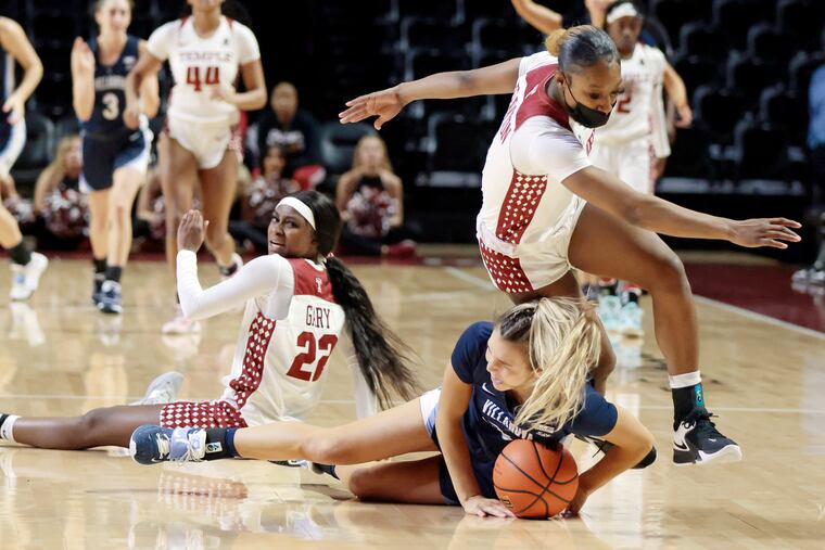 Temple’s Tarriyonna Gary looks on as teammate Jasha Clinton collides with Villanova’s Bella Runyan in the fourth quarter.