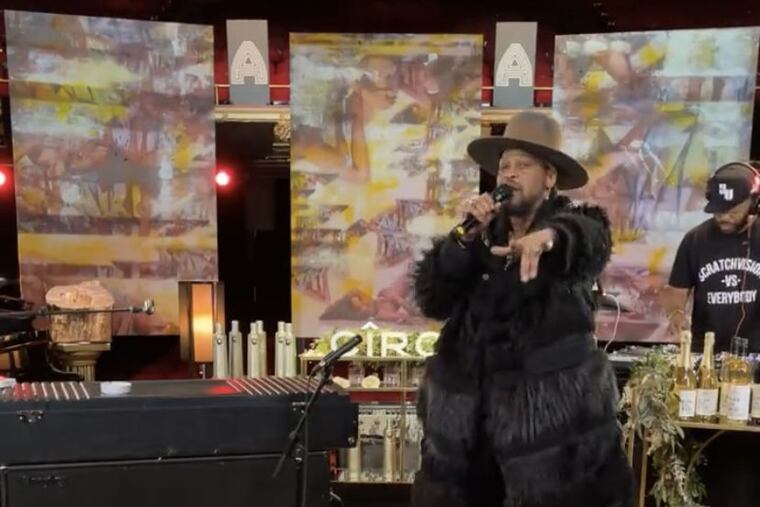 D'Angelo and DJ Scratch at the Apollo Theater in New York on Saturday during D'Angelo & Friends.