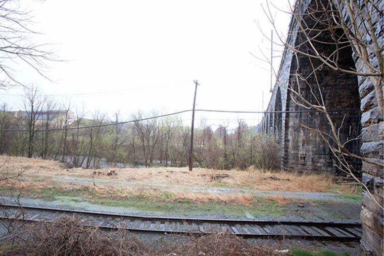The old railroad trestle in back of the flats, a tract of land in Coatesville. ( ED HILLE / Staff Photographer )