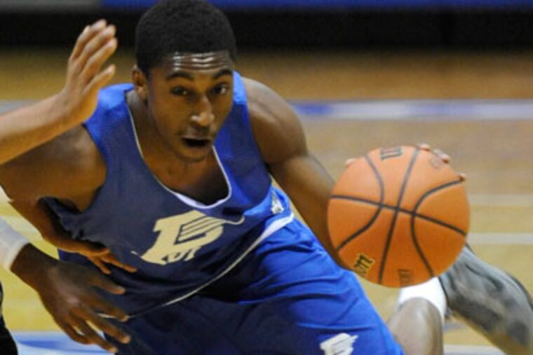 Paul VI guard Ron Curry drives hard to the hoop. (Clem Murray / Staff File Photo)