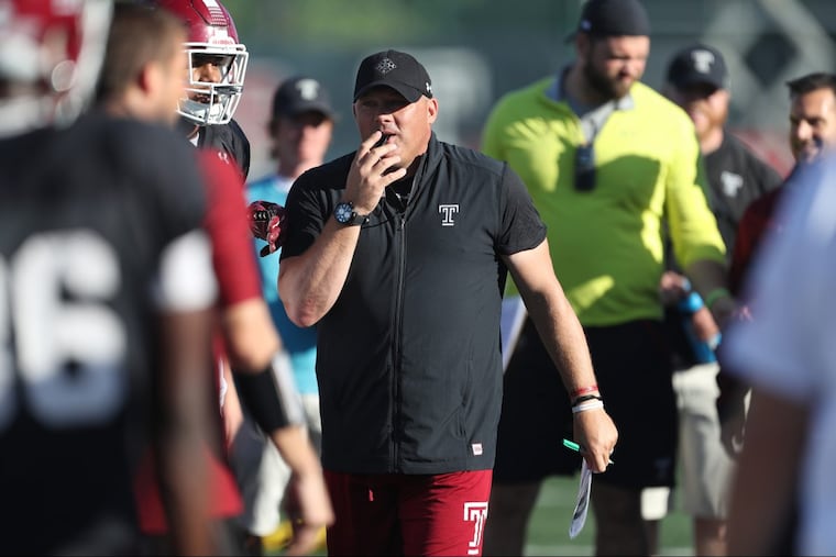 Head Coach Geoff Collins assembles the team during warm up at Temple University practice football field Tuesday October 10, 2017. DAVID SWANSON / Staff Photographer