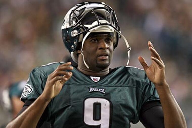 Vince Young threw 26 for 48 passes in the 38-20 loss against the Patriots Sunday. (Yong Kim/Staff Photographer)