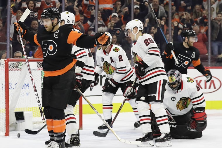 Flyers left winger Claude Giroux celebrates his first-period goal against the Chicago Blackhawks on Saturday. He was named the league's No. 3 star of the week Monday.