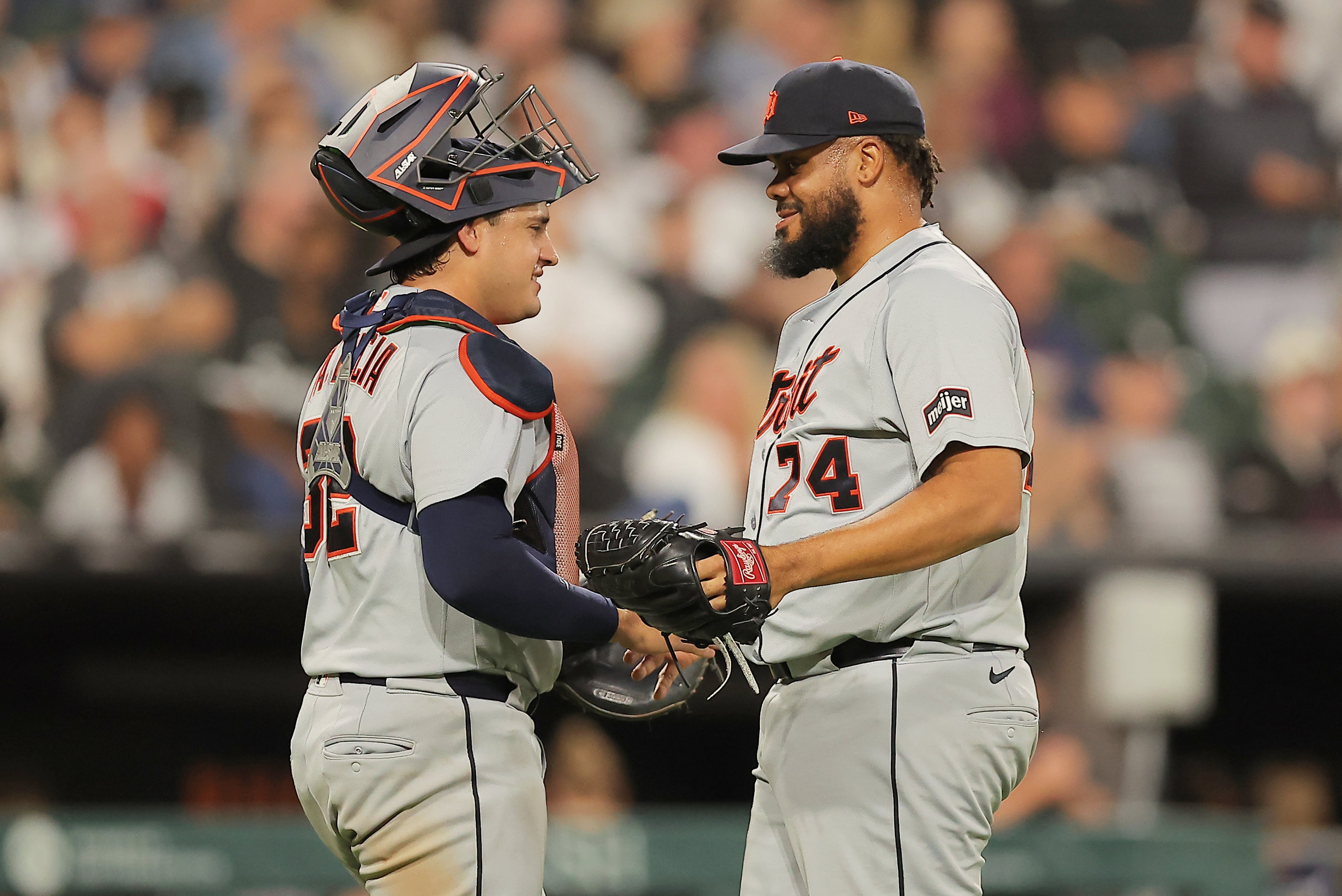 White Sox blow 6-run lead and fall out of 1st place in AL Central with 11-8 loss to Tigers