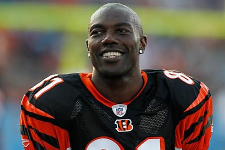 Terrell Owens is one of two Bengals starters who started for the Eagles in the 2004 Super Bowl. (AP Photo/Ron Schwane)