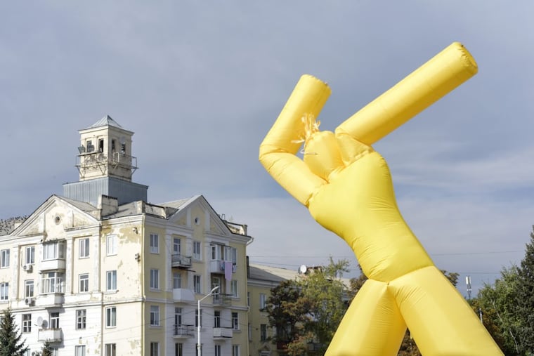 Bobby Henon’s bill targets the waving inflatable-tube men often used by car dealerships.