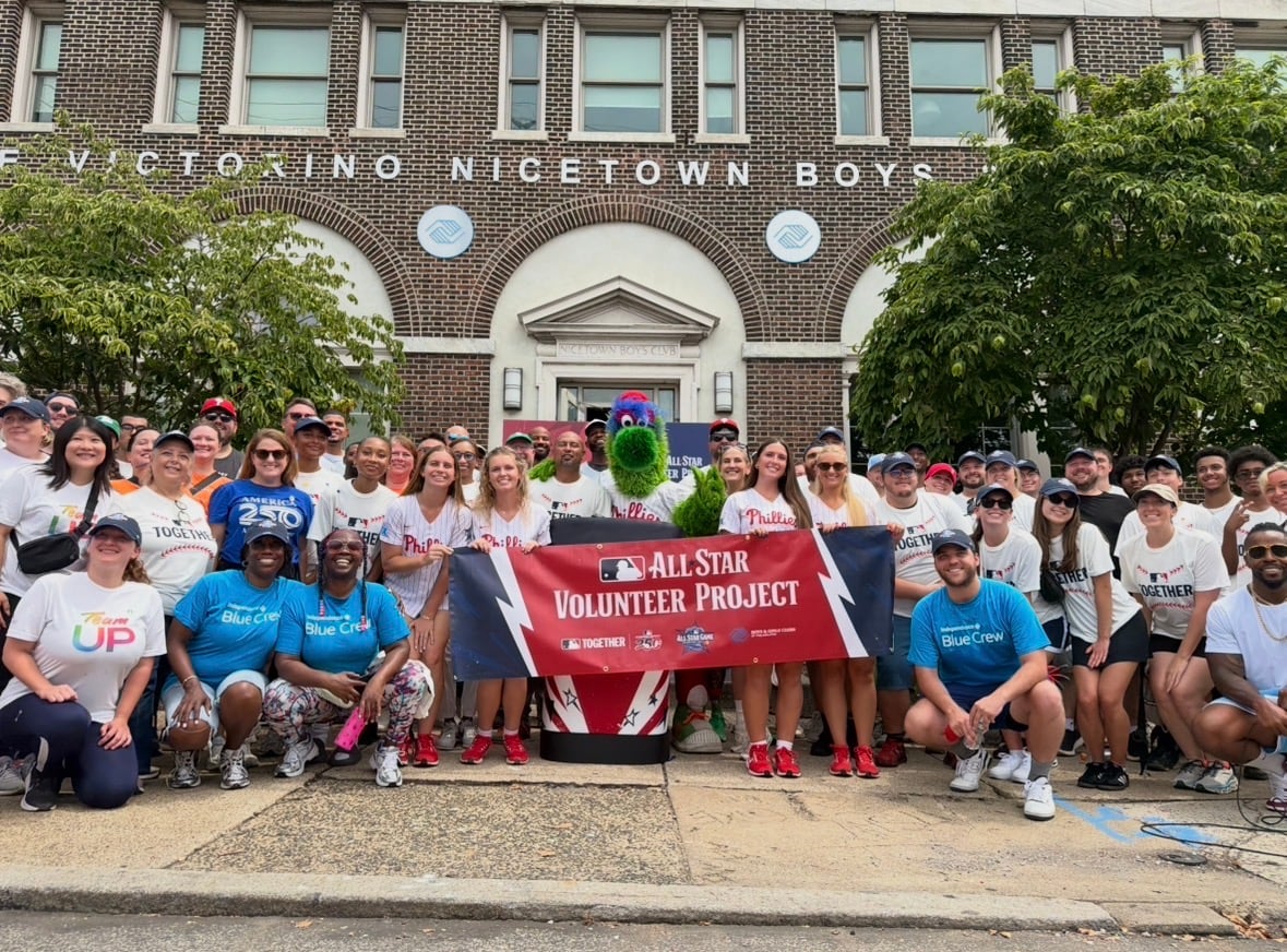Former major leaguers join nearly 100 volunteers to revamp Shane Victorino Boys & Girls Club