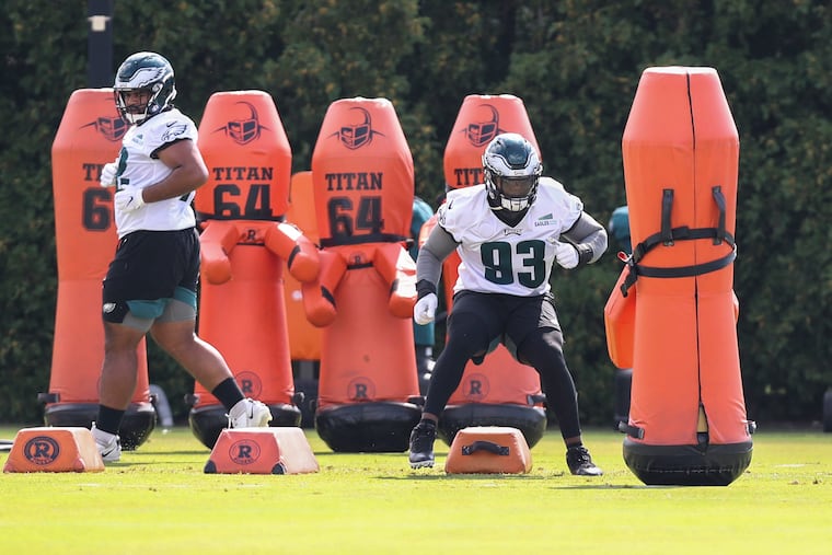 Milton Williams (93) runs drills during Eagles training camp.
