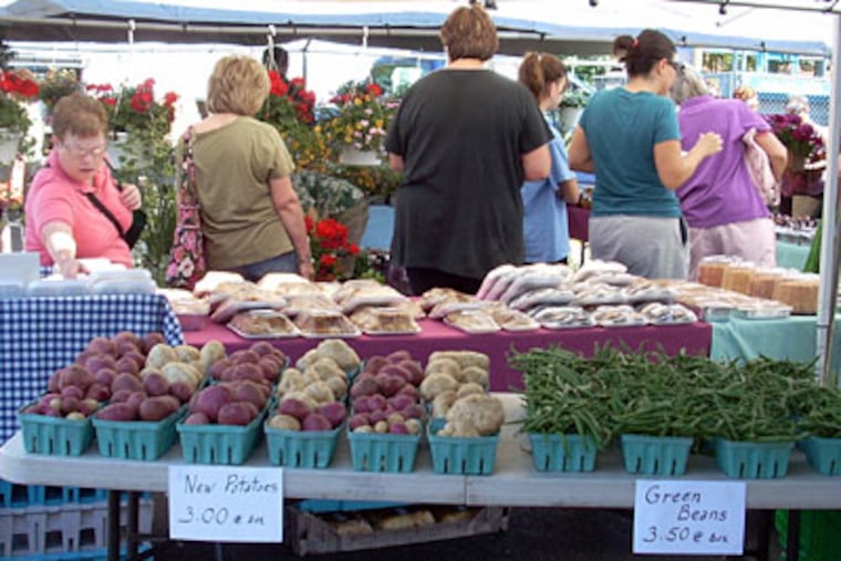 Customers select fresh produce at West Chester Growers Market. (Carla Zambelli)