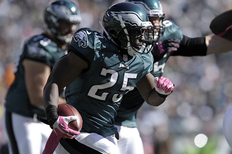 Eagles running back LeSean McCoy runs during the first half against the Cowboys on Sunday, Oct. 20, 2013, in Philadelphia. (Michael Perez/AP)