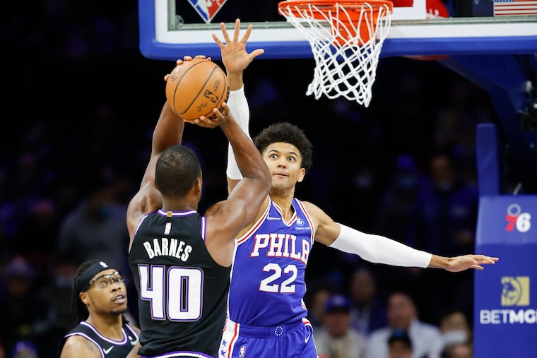 Sixers guard Matisse Thybulle defends Sacramento Kings forward Harrison Barnes on Saturday, January 29, 2022 in Philadelphia.