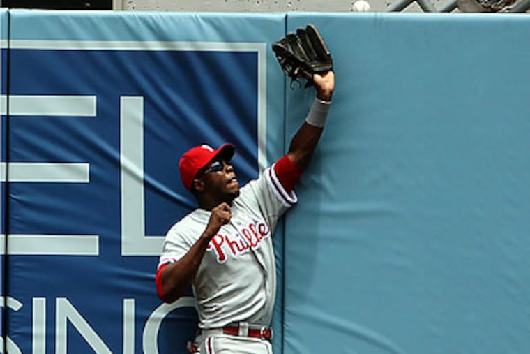 Cliff Lee's teammates once again came up short while Lee delivered a masterpiece from the mound. (Reed Saxon/AP)