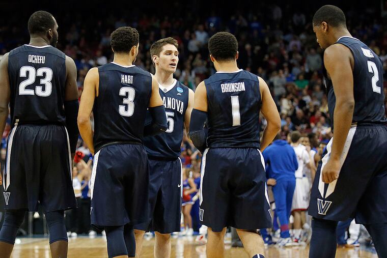 Villanova's Ryan Arcidiancono talks to teammates Daniel Ochefu, Josh
Hart, Jalen Brunson and Kris Jenkins.
