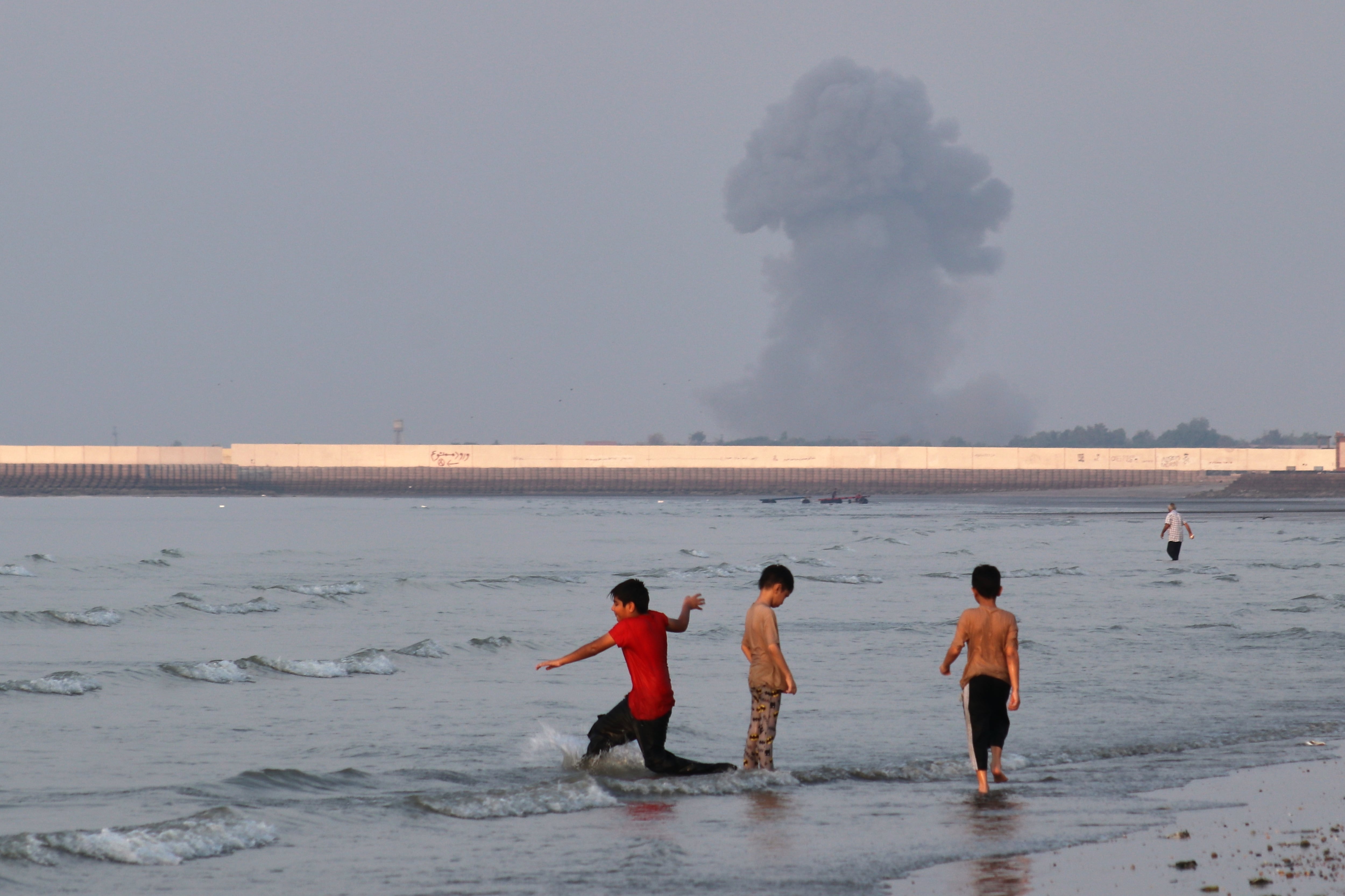US attacks Iran and Tehran retaliates across the Middle East, threatening a return to all-out war
