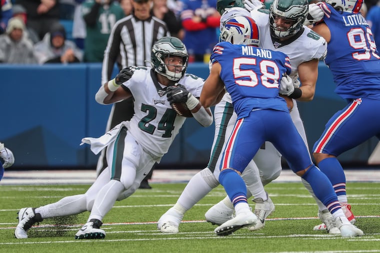 Eagles running back Jordan Howard will face his former team on Sunday.